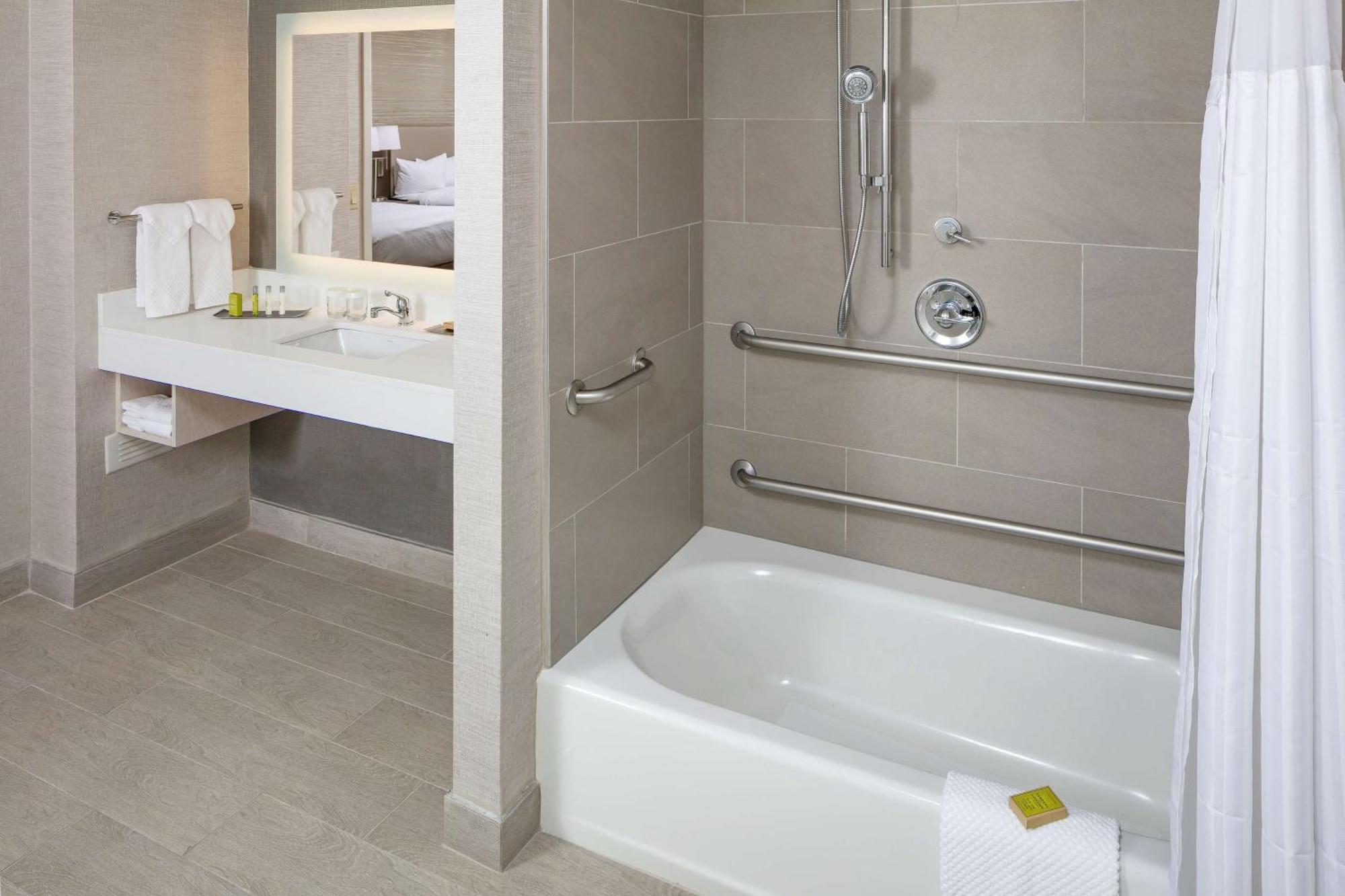 ดับเบิลทรี บาย ฮิลตัน บอสตัน โลแกนแอร์พอร์ต เชลซี Hotel ภายนอก รูปภาพ