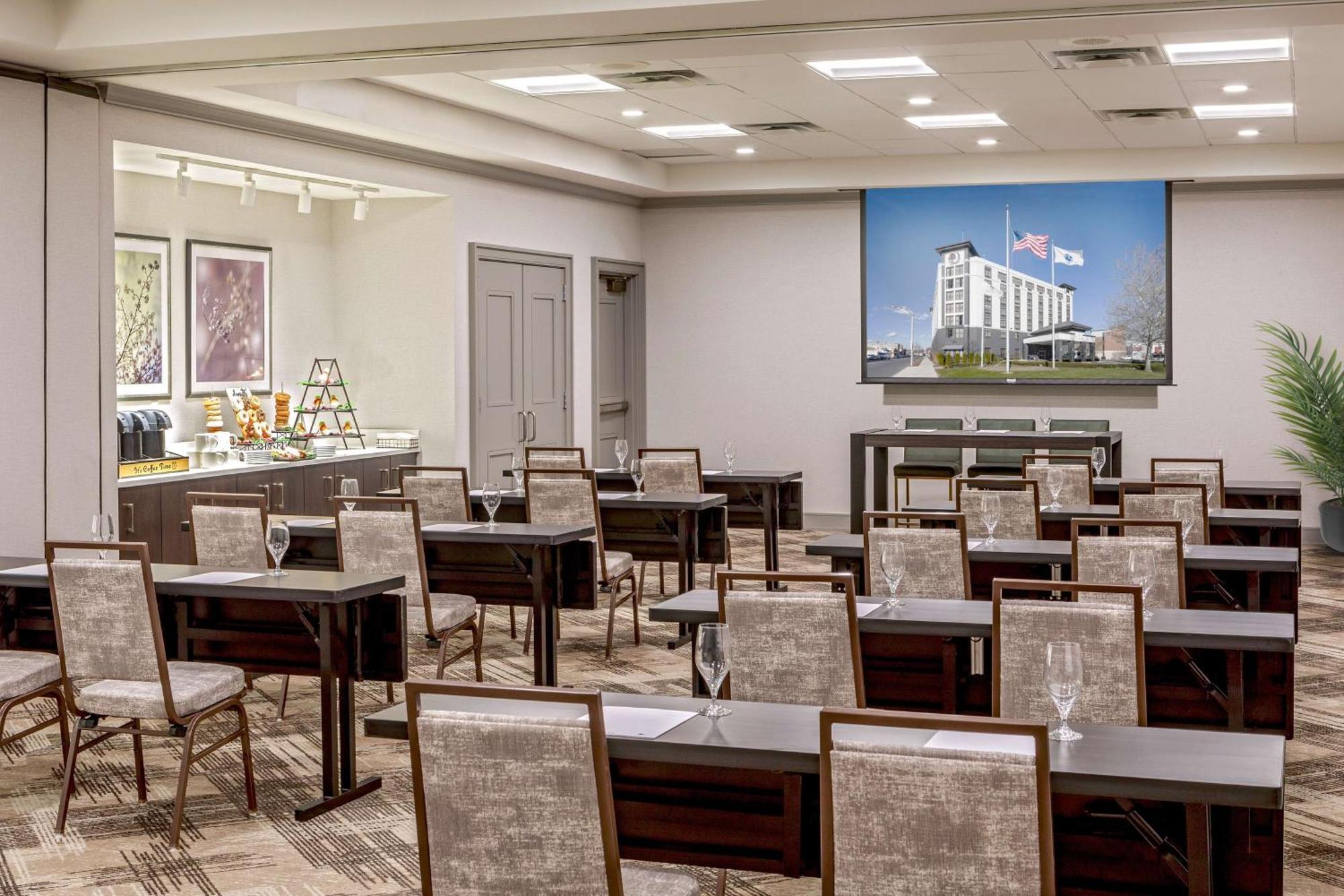 ดับเบิลทรี บาย ฮิลตัน บอสตัน โลแกนแอร์พอร์ต เชลซี Hotel ภายนอก รูปภาพ